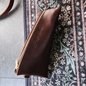 Portland leather alpine pouch in grizzley dark brown leather